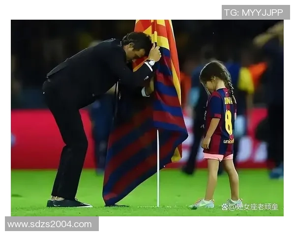 球星亲子互动踢足球:父爱与技巧的完美结合,传递运动精神与家庭温暖